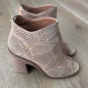 Lucky Brand Tan Ankle Booties